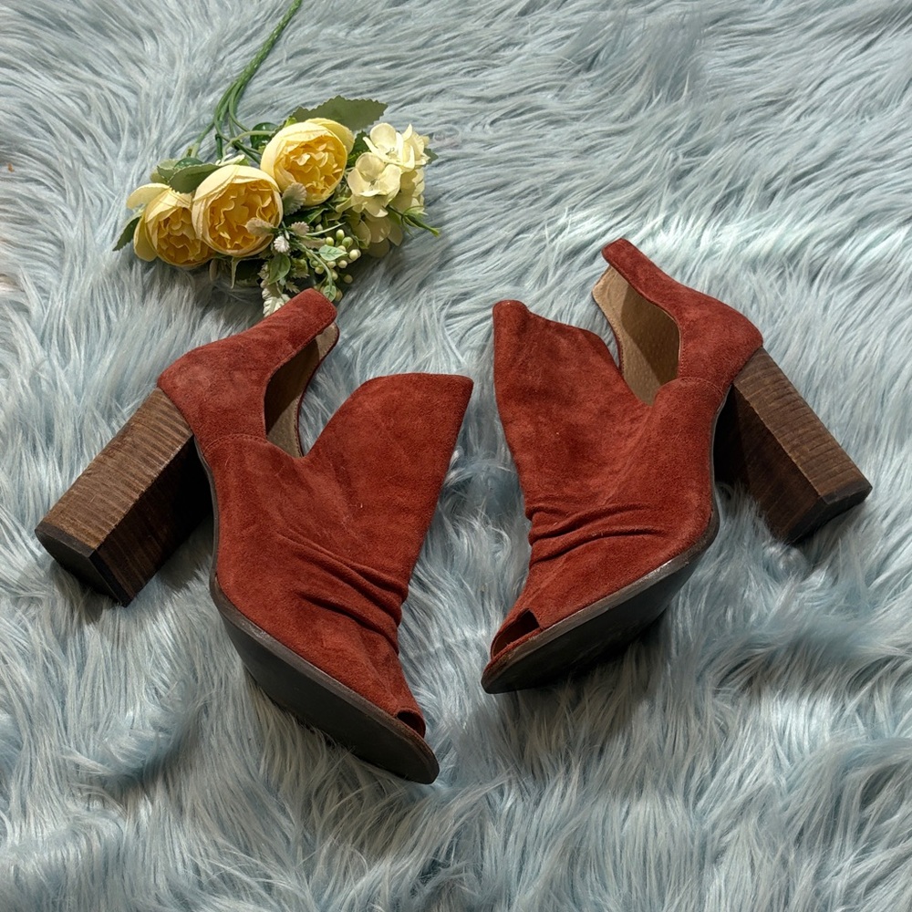 Kristin Cavallari by Chinese Laundry Rust Suede Peep Toe Bootie Heels sz 10